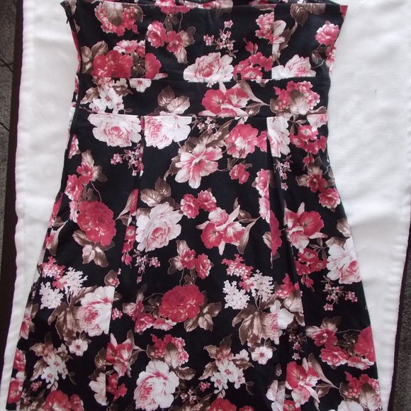 Black and Red Floral Mini Dress - Picture 2 of 8